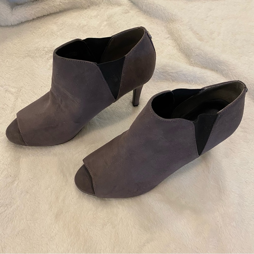 Unisa Saffyre open toe booties - purple-gray suede. 7M